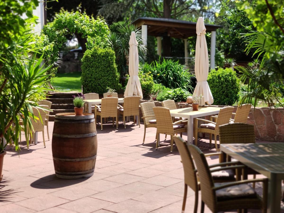 Winzergarten Hotel-Restaurant Grosskarlbach Bagian luar foto