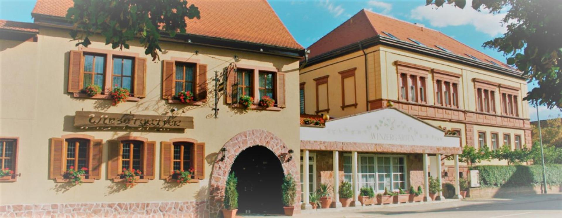 Winzergarten Hotel-Restaurant Grosskarlbach Bagian luar foto