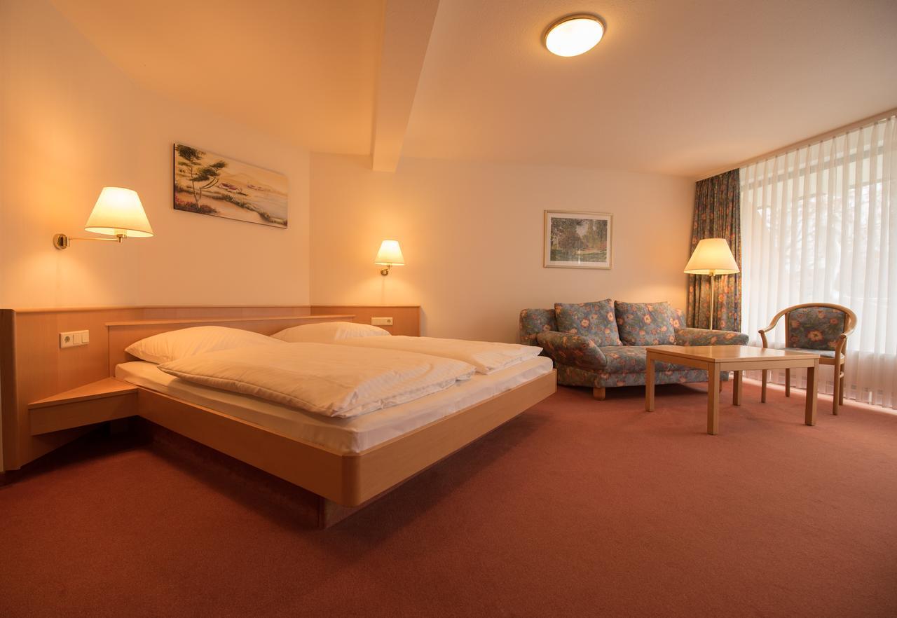 Winzergarten Hotel-Restaurant Grosskarlbach Bagian luar foto