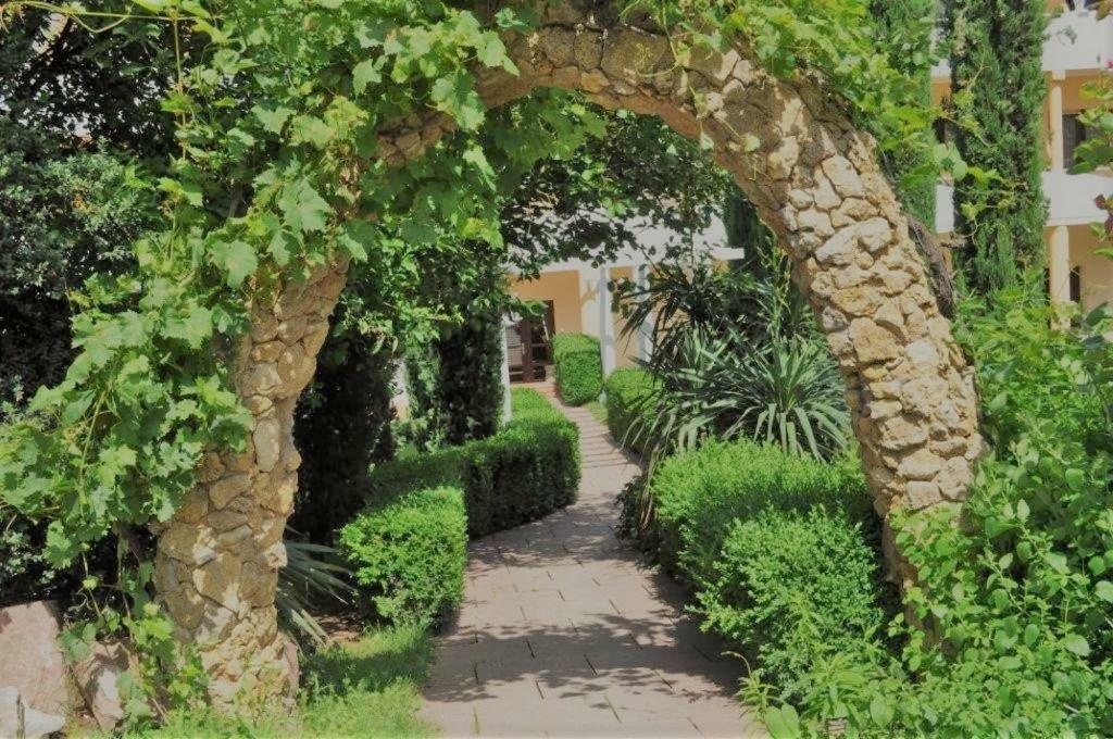 Winzergarten Hotel-Restaurant Grosskarlbach Bagian luar foto